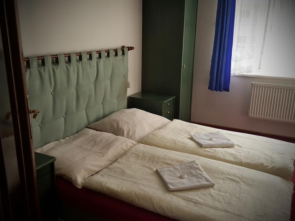Harmony Hall Apartments Hradec Kralove Exterior photo